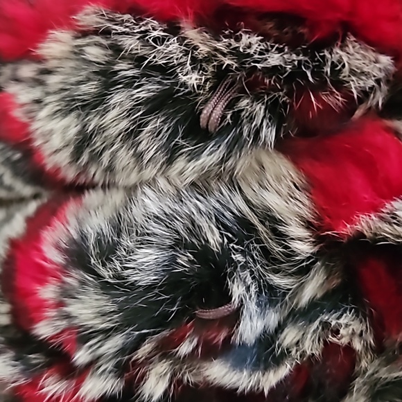 Rabbit fur scarf red rosettes - Picture 5 of 5